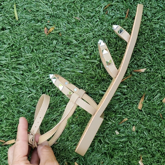 NWT Soda Studded Strappy Tan Sandals Size 7 1/2 - Picture 2 of 14